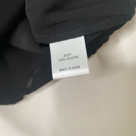 Lola and Sophie Black and Silver Sequin Top 100% Vuscose Size Medium - Picture 5 of 7